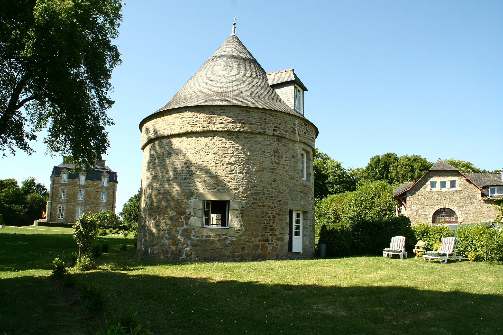 chambres-et-g-tes-au-chateau-de-kerminaouet-5-km-de-la-mer-un-espace